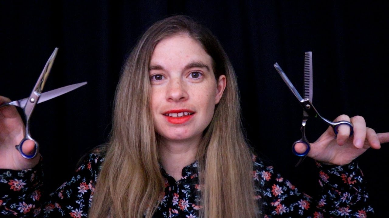 RP ASMR - Le retour de la coiffeuse folle !