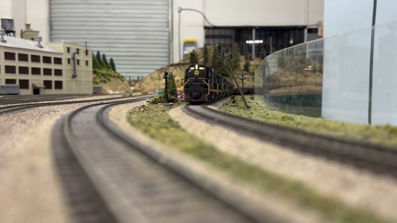 HO scale SCL heavy drag freight with Tsunami 2 and Scale Sound System Speakers