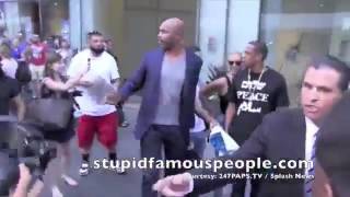 Jay Z & Beyonce s bodyguard pushed by paparazzi