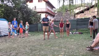 2015 08 07 Bonte avond 04 de menselijke knoop