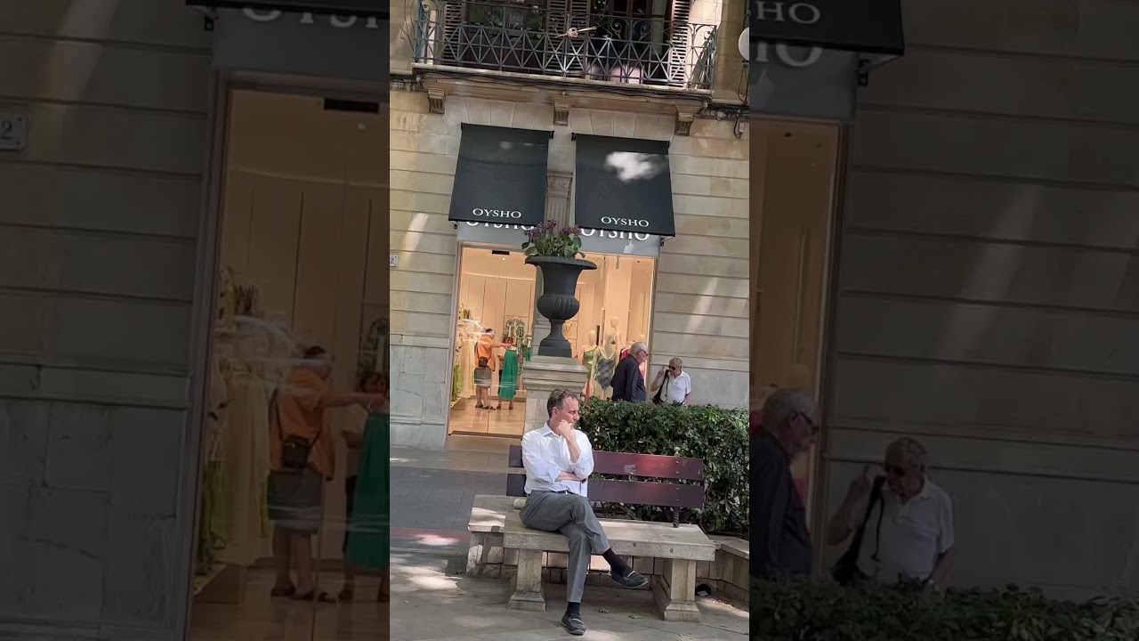 Guarda MAllorca , walking on paseo del Born su YouTube Guarda MAllorca , walking on paseo del Born su YouTube