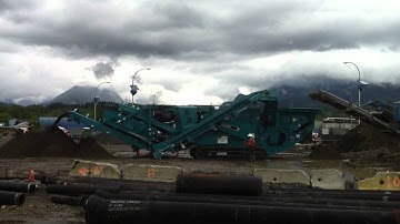 Powerscreen XH320 SR Crushing Demolition Material