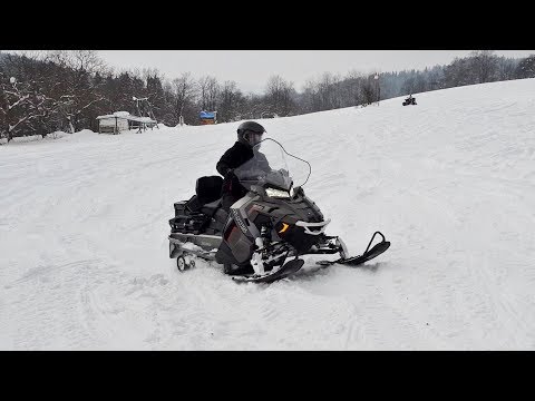 Video: Vyrábí Polaris 4taktní sněžný skútr?