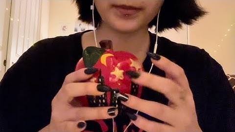 My first asmr video ! (low quality, tapping, whispers )