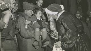 Download Lagu German Families Broke Down When American Soldiers Brought Christmas Presents to Their Kids MP3 Download Lagu German Families Broke Down When American Soldiers Brought Christmas Presents to Their Kids MP3