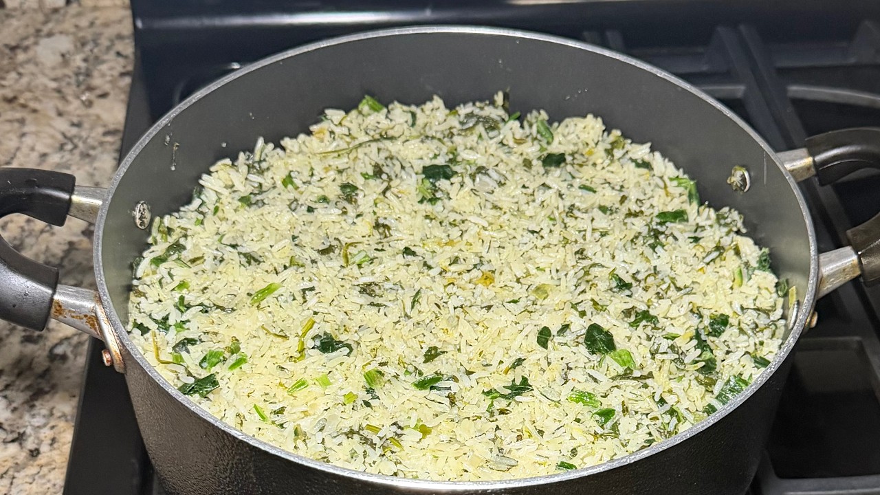 How to make Caribbean spinach rice with coconut milk