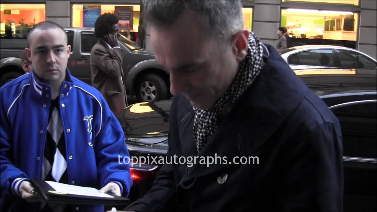 Daniel Day-Lewis - Signing Autographs at the 'Lincoln' Q & A in NYC