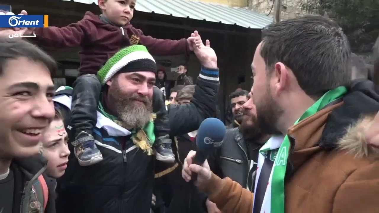 أهالي بلدة ترمانين والمناطق المجاورة شمال إدلب يتظاهرون في الذكرى الـ 11 للثورة السورية