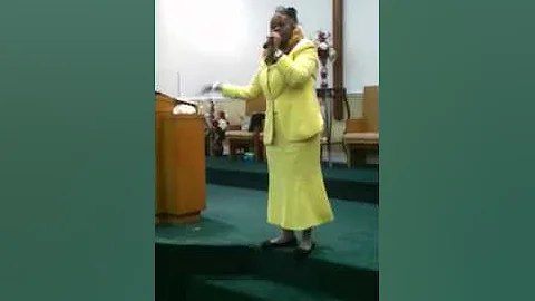 Prophetess Patricia Middleton prophesying