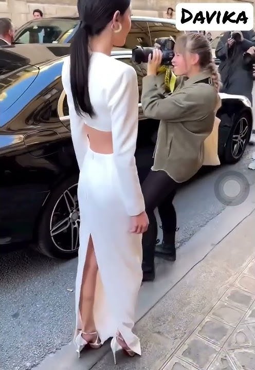 Davika attend @monotofficial