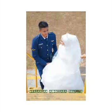 Pasangan TNI romantis