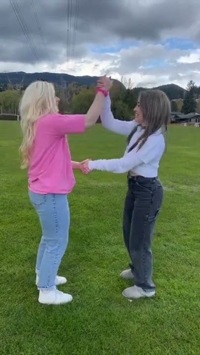 NEW HANDSHAKE FOR YOU AND YOUR BEST FRIEND 😂 #SHORTS