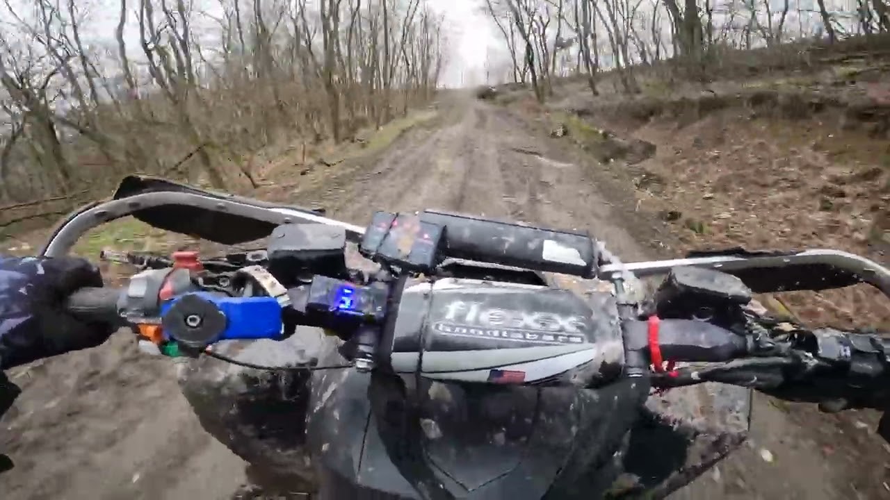 Drum forestier trans măgura -cabana vânătorilor pe atv