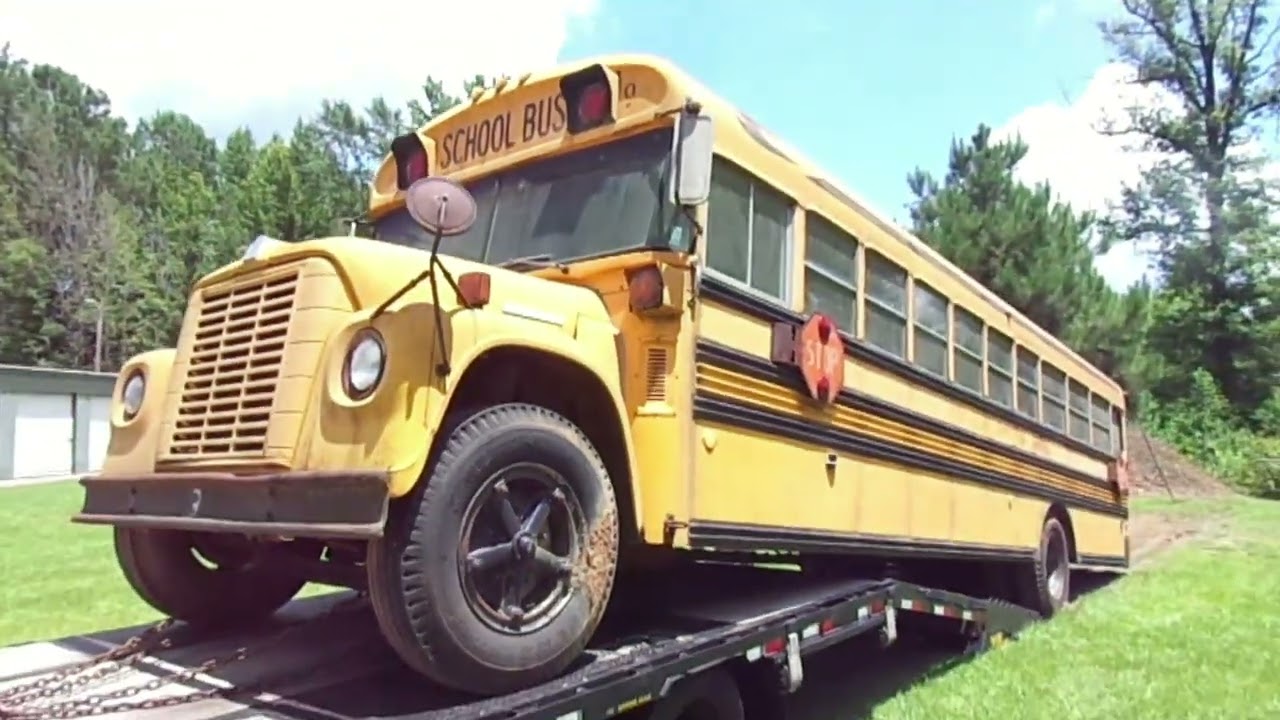 Picking up the 1975 International Loadstar Blue Bird bus from Louisiana