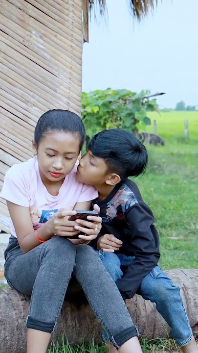 Anak Kecil Ciuman Romantis Banget