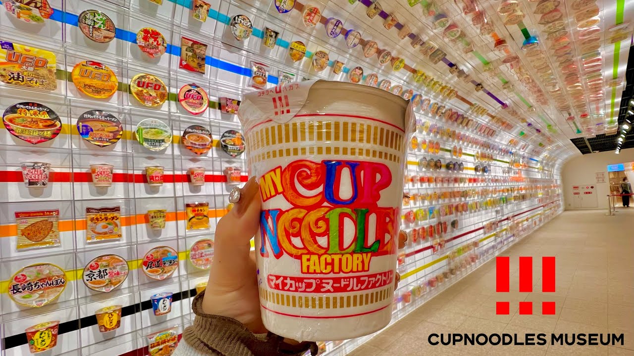 Сделайте свою собственную лапшу в чашке на фабрике лапши в чашке