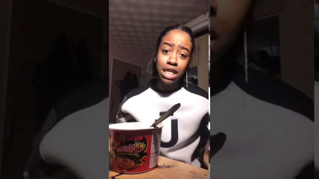 " ÇA SENT LA DEMI-HEURE AUX TOILETTE"