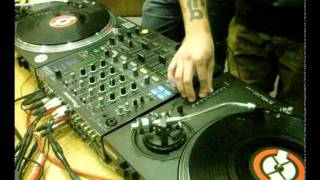 Source Code - Live @ SIGNAll_FM - Part 2 (25.09.2011)
