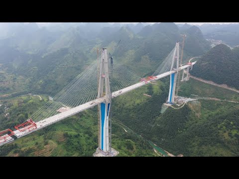 Main structures of mega bridge in Guizhou, China to be connected