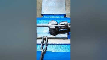 Creating a chain with a manual tool#homemade #shortvideo #bending