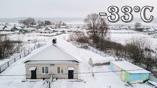 A lot of snow fell in the Russian village. How do people live in the village in winter?