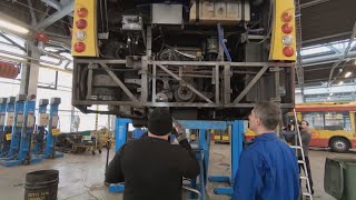 Wyciągnięcie Olbrzymiego Silnika Nie Było Dla Nich Wyzwaniem