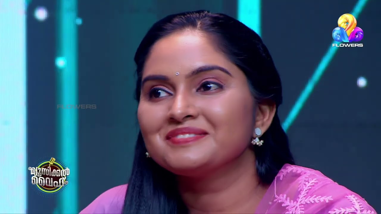 ഗിരീഷ് പുത്തഞ്ചേരിയുടെ പ്രിയദമ മ്യൂസിക്കൽ വൈഫിന്റെ വേദിയിൽ