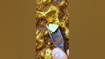 ASMR gold — extracting gold stuck to chalcedony rock using a chisel.