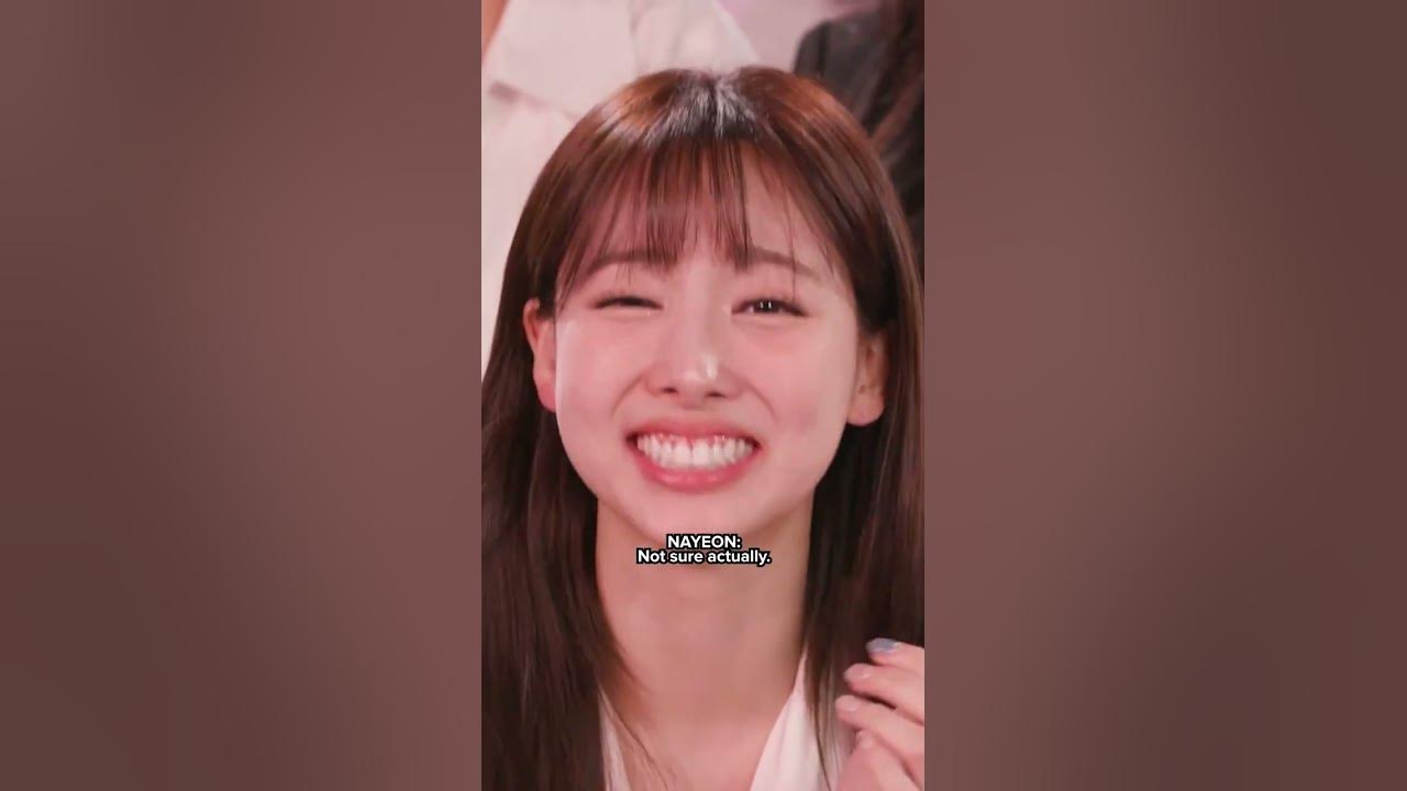 Dahyun from TWICE cut herself while dancing on stage π± Dahyun from TWICE cut herself while dancing on stage π±