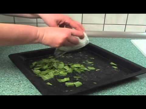 Simple Pastas: Spaghetti with Pesto. 