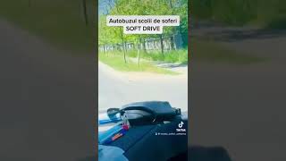 Pe autobuzul scolii, la o scurta prezentare facuta chiar de fondatorul scolii de soferi Soft Drive screenshot 2