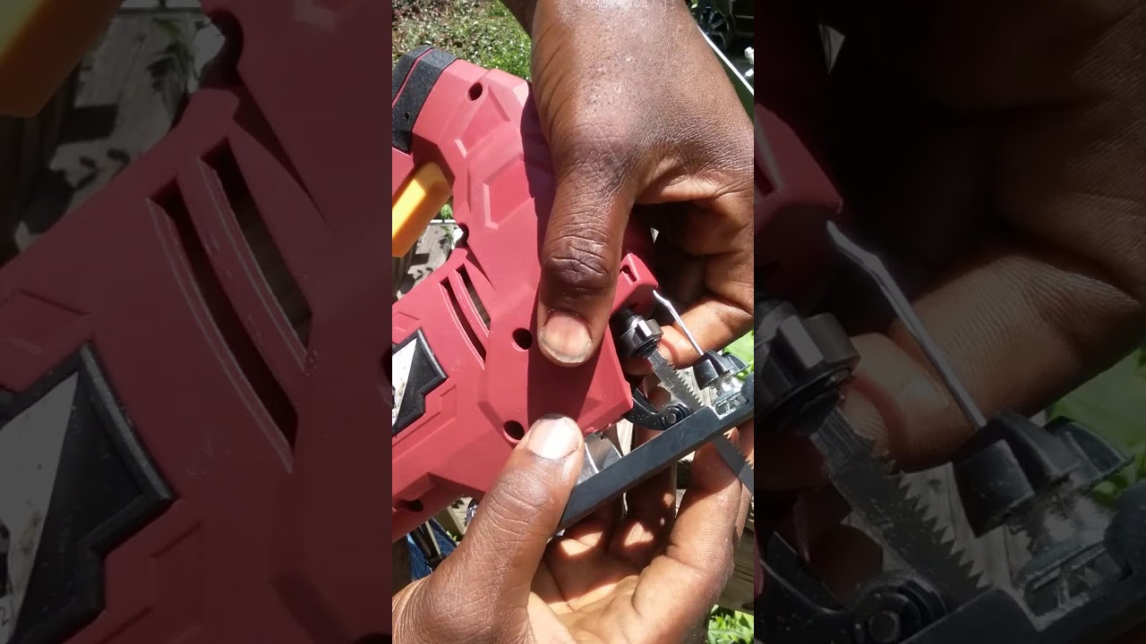 Install blade in harber freight jigsaw 