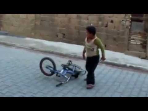Bisikletten Düşen Çocuk