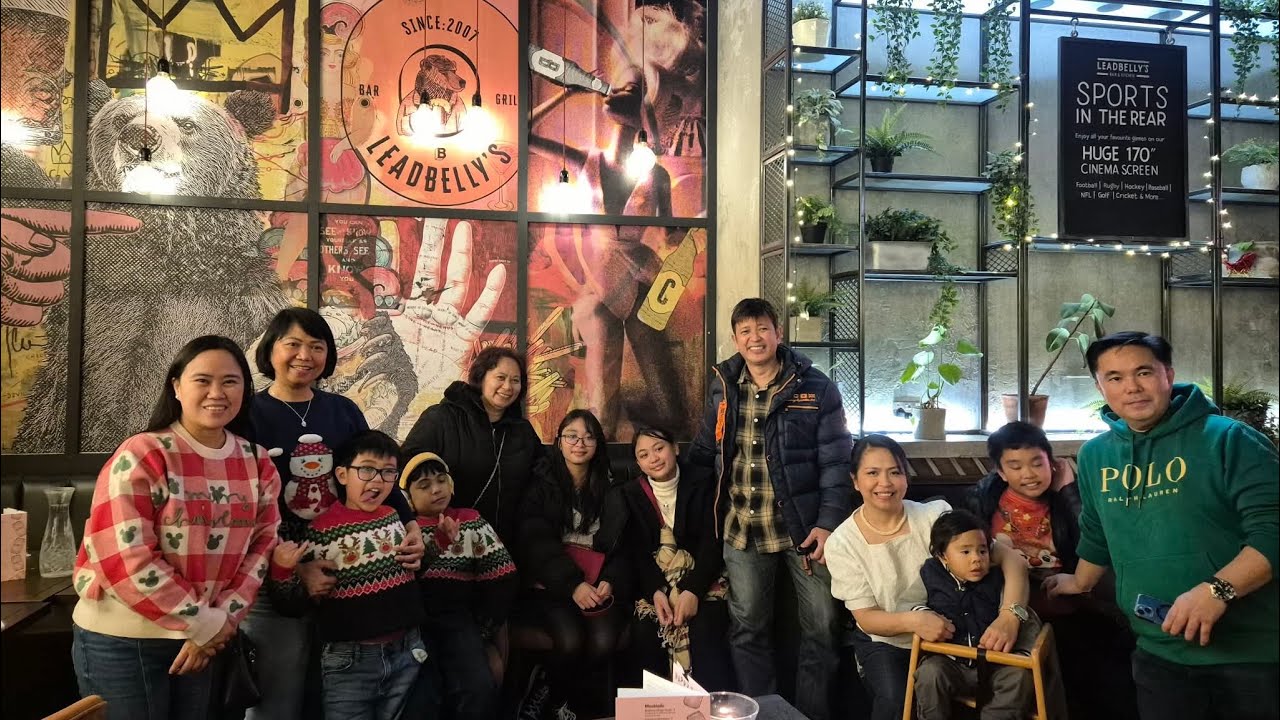 Filipino Christmas Party in London 🎄🇵🇭 | Parlor Games, Laughter & Gift Exchange | 