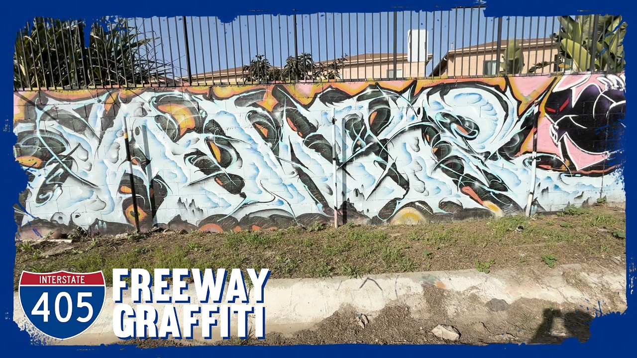 激レア TheArtofGettingOver グラフィティStreetArt Another day another face in Naples with @allcaps @_transone_ Upik