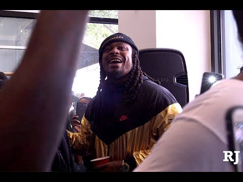 Videó: Marshawn Lynch Net Worth: Wiki, házas, család, esküvő, fizetés, Testvérek