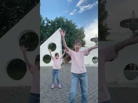 Маленькие девочки 👧 | #shorts #втренде #танцы #dance @MILANASTARR