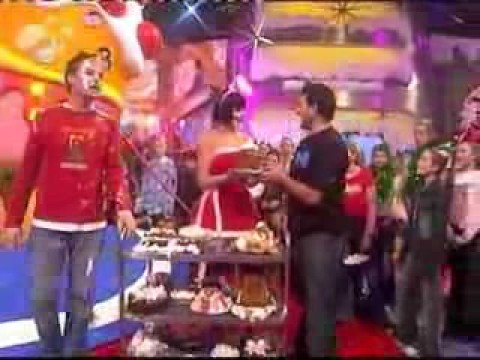 Holly Willoughby - Cakey Sk8 - Anthony Costa & Santa