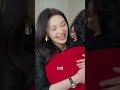 她曾是港城影后,為愛隱退三年卻換來丈夫出軌綠茶小白花!愛意散盡她果斷離婚高調復出。全網都等著看豪門棄婦笑話,誰知她一亮相便驚艷全場,渣男紅著眼跪求她回頭也得不到一個眼神!《他比前夫炙熱》#短劇
