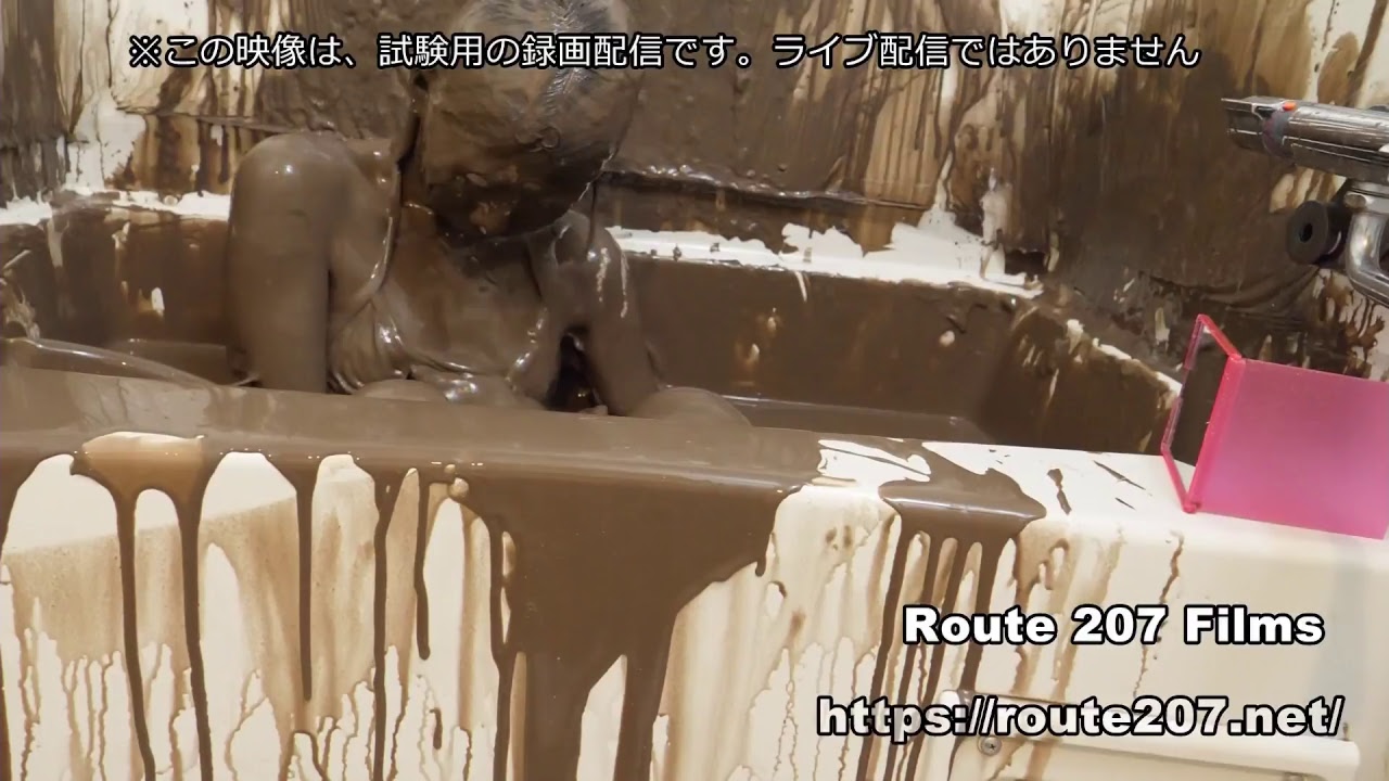 Route 207 Films のライブ ストリーム test 4 フルHD 12Mbps - Japanese model having a mud/slime/gunge/chocolate bath, and dunks her head under.