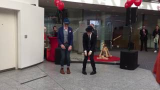 Auftritt justsomemotion und Günther Krabbenhöft in der Sparkasse Lüneburg