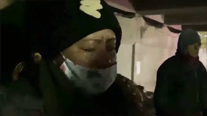 Jóvenes visitan gente en situación de calle bajo cero grados en Monterrey