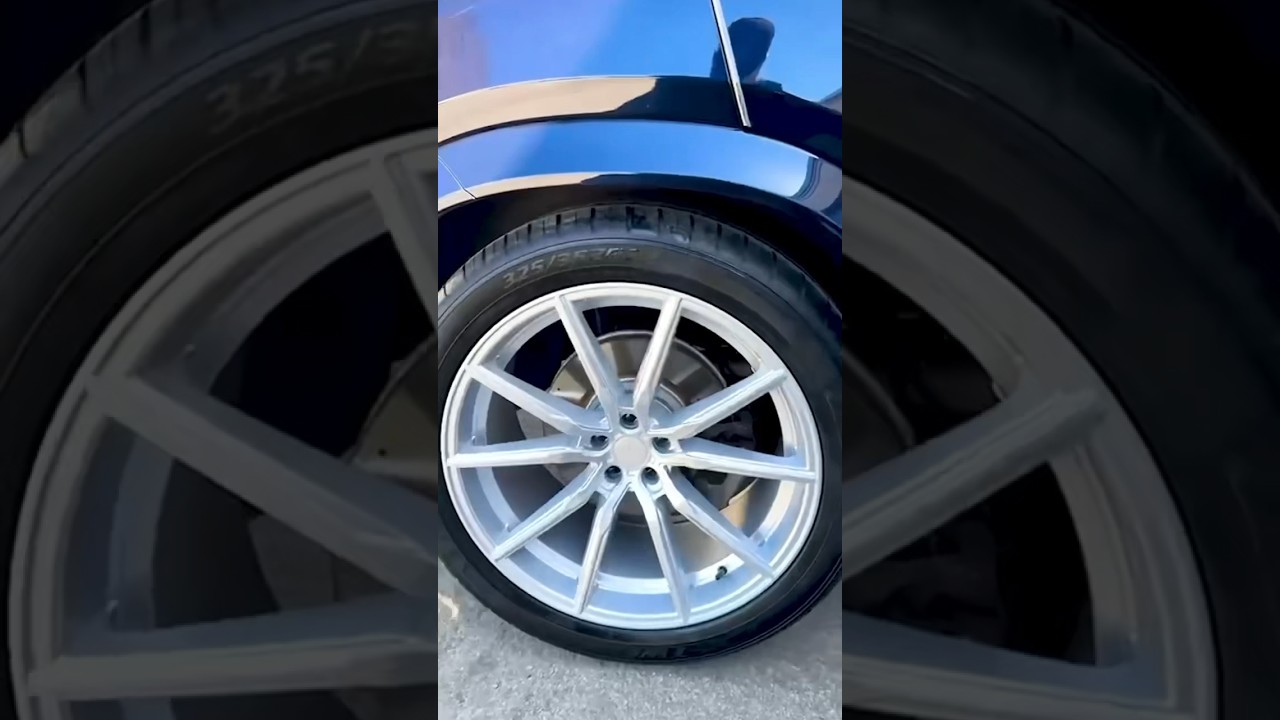 Mercedes Benz- SUV sporting 22’ Sentali SS1 in hyper silver. 