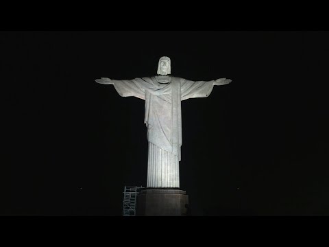 AFP Português: Cristo Redentor às escuras pela Hora do Planeta | AFP
