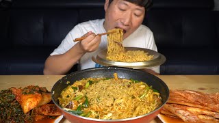 라면에 송이버섯 송송 넣은~ 송이버섯 라면! (Spicy instant noodles with Pine mushroom) 요리&먹방!! - Mukbang eating show