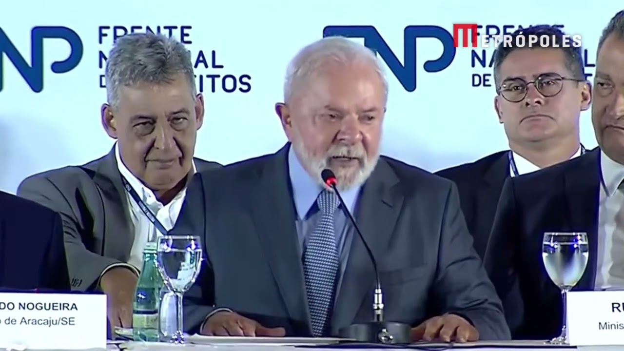 “Eu prefiro um político competente do que um técnico”, diz Lula em encontro com prefeitos