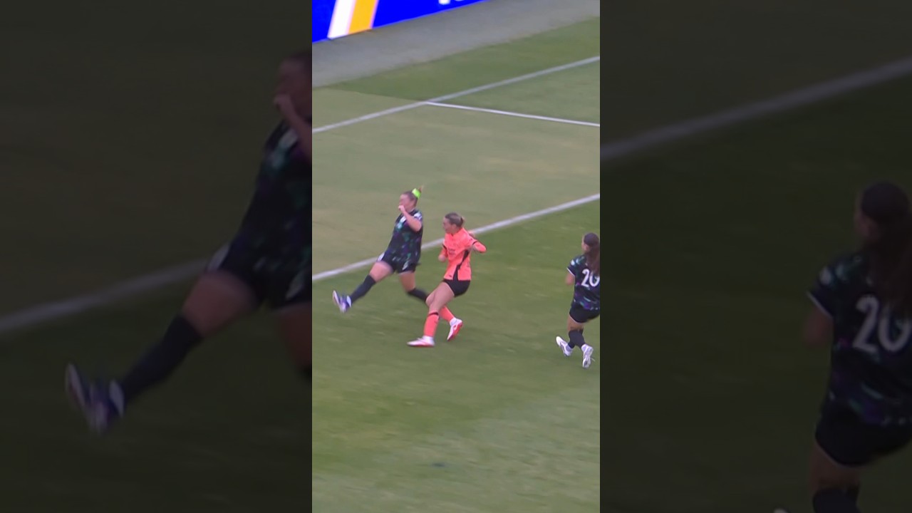 Alex Pfeiffer roofs Rachael Kundananji low cross ⚽️ #nwsl