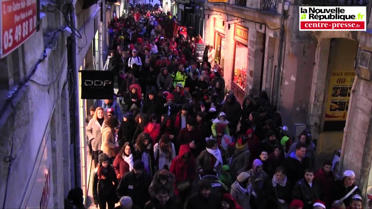 VIDEO. Poitiers. Le carnaval voit rouge