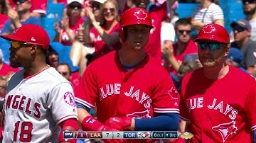 LAA@TOR: Smoak lifts an RBI single to left field