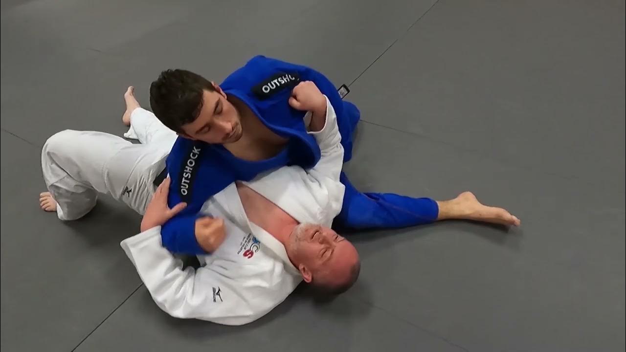 1er Renversement Uke entre les jambes de Tori version détaillée